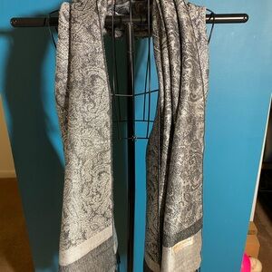 Pashmina Gray & White Paisley Scarf
